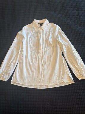 White House Black Market Women's White Button-Front Long-Sleeve Shirt